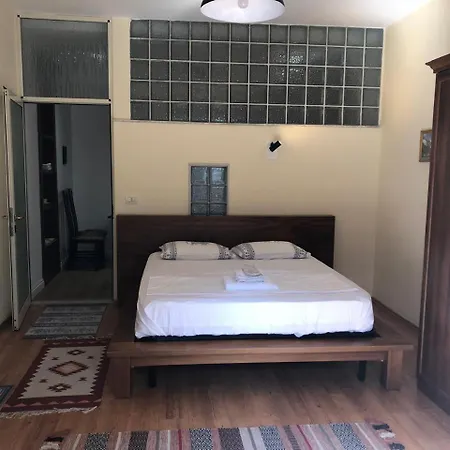 Sweet Wilson Square Apartment