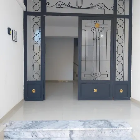 Sweet Wilson Square Tiran