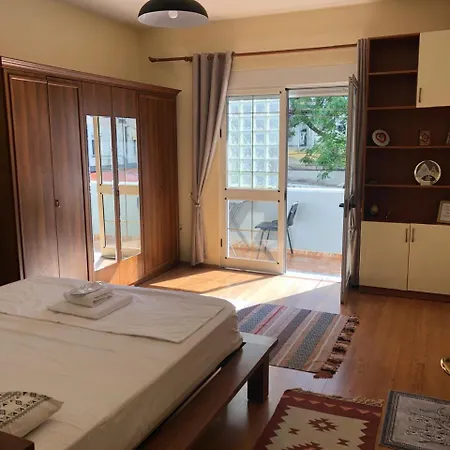 Sweet Wilson Square * Tiran