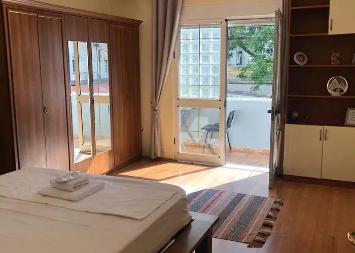 Sweet Wilson Square * Τίρανα